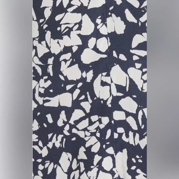 Aliniza Ruched Three-Quarter Sleeve Dress - Picture 5 of 6